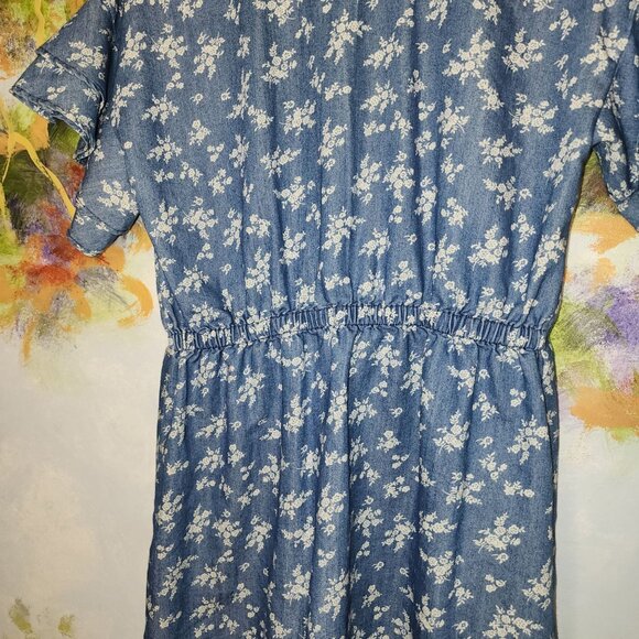 EUC Chambray and white floral flutter sleeve buttoned shirt dress - Picture 3 of 7